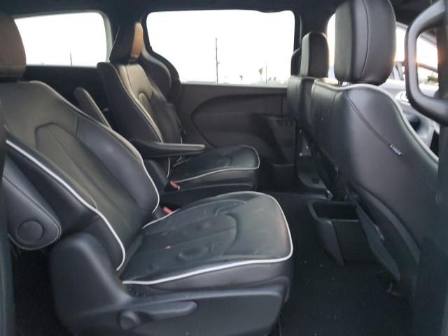 2025 Chrysler Pacifica Hybrid Select