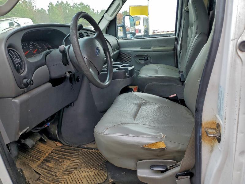 2008 Ford Econoline E450 Super Duty Cutaway Van
