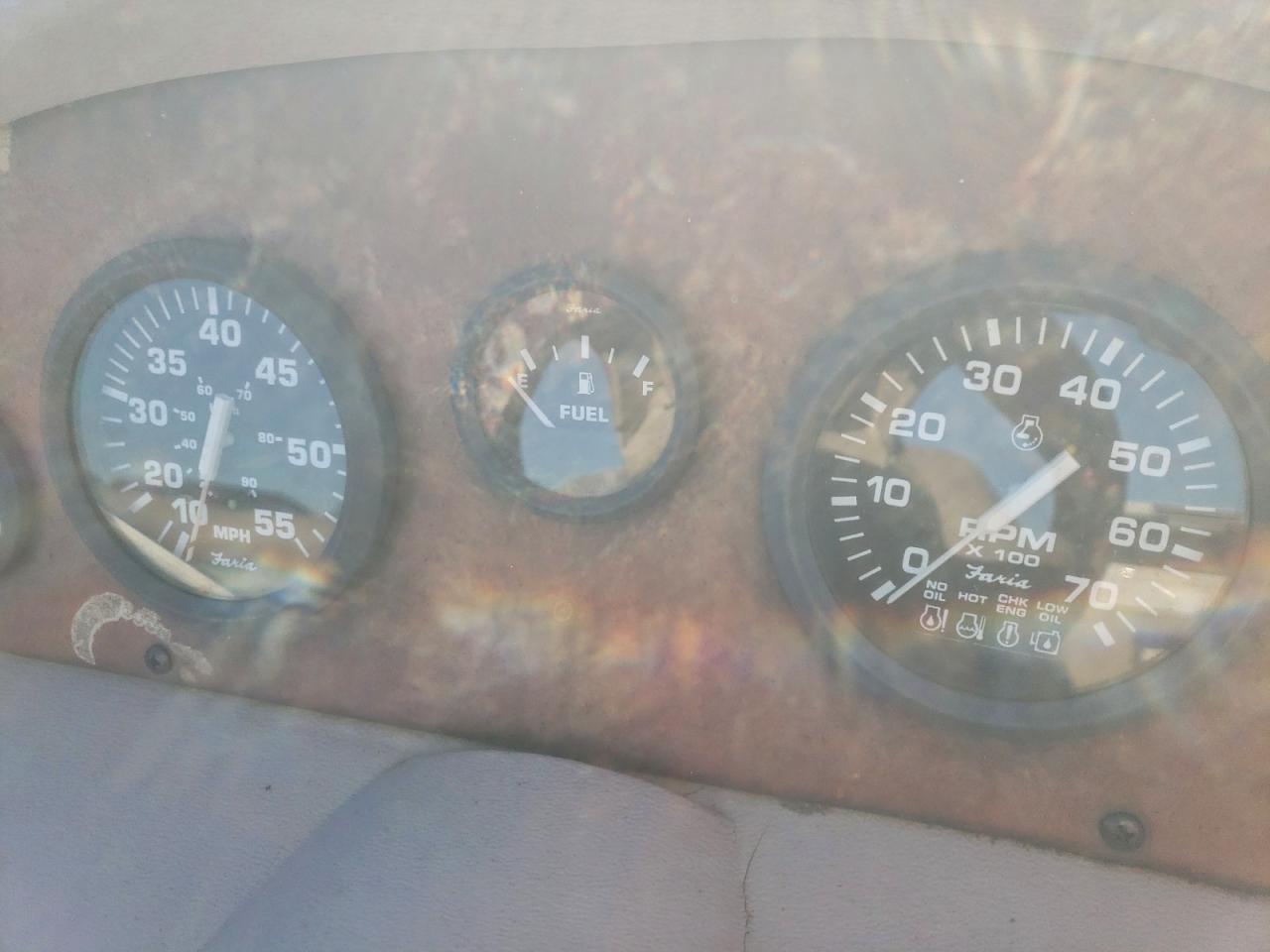 1999 Lowe Suncruiser Boat
