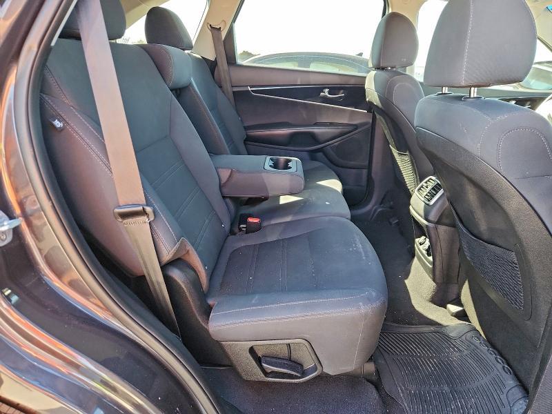 2019 KIA Sorento lx V6