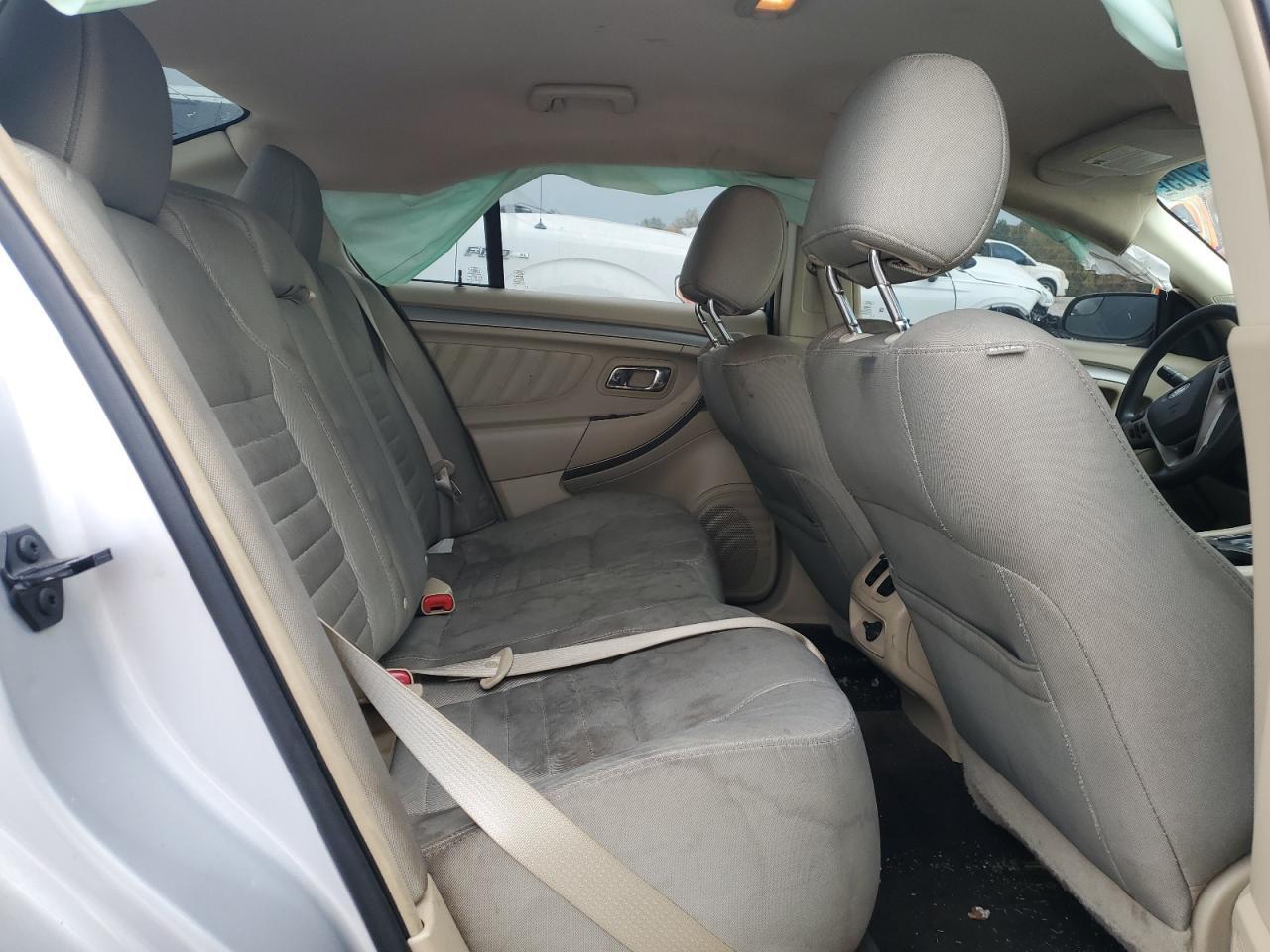 2013 Ford Taurus se
