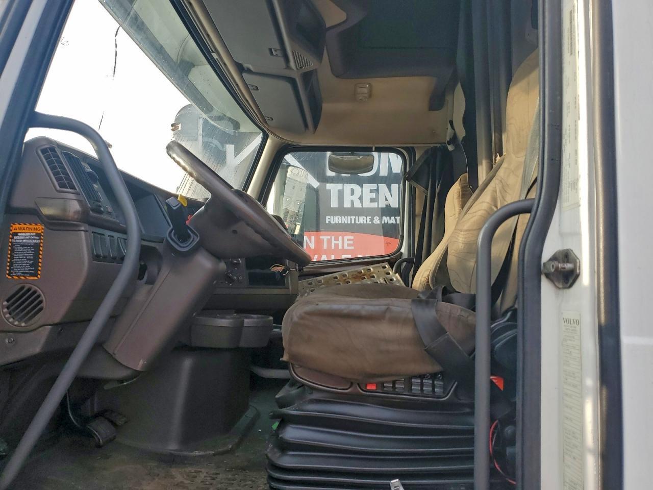 2017 Volvo VNL Semi Truck