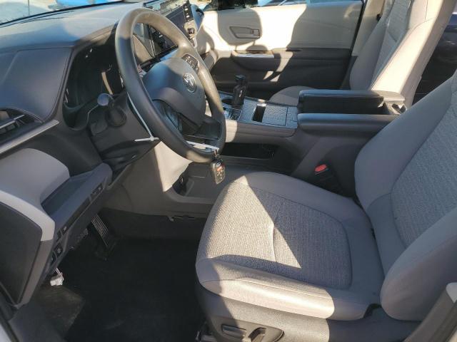 2022 Toyota Sienna LE