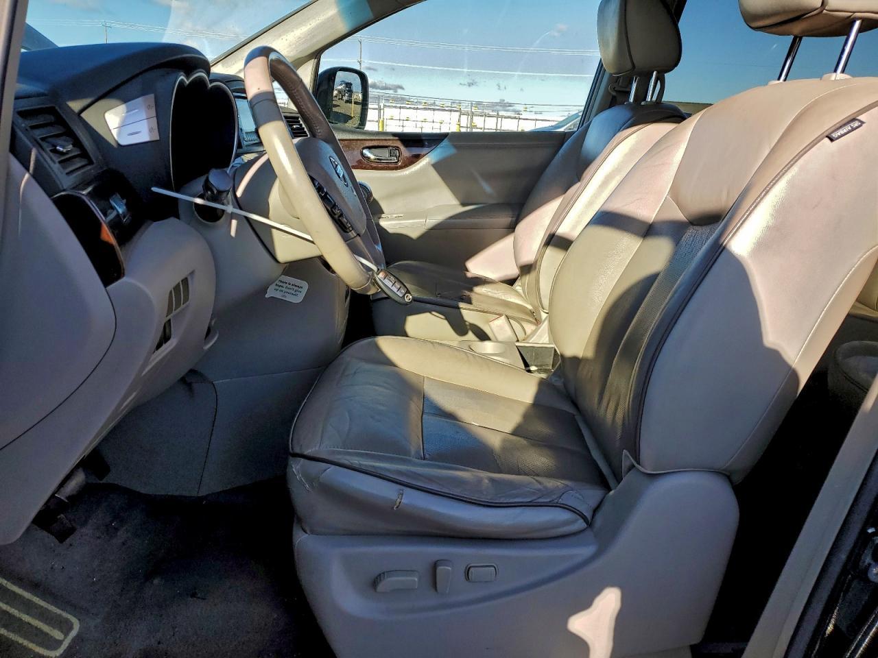 2013 Nissan Quest s