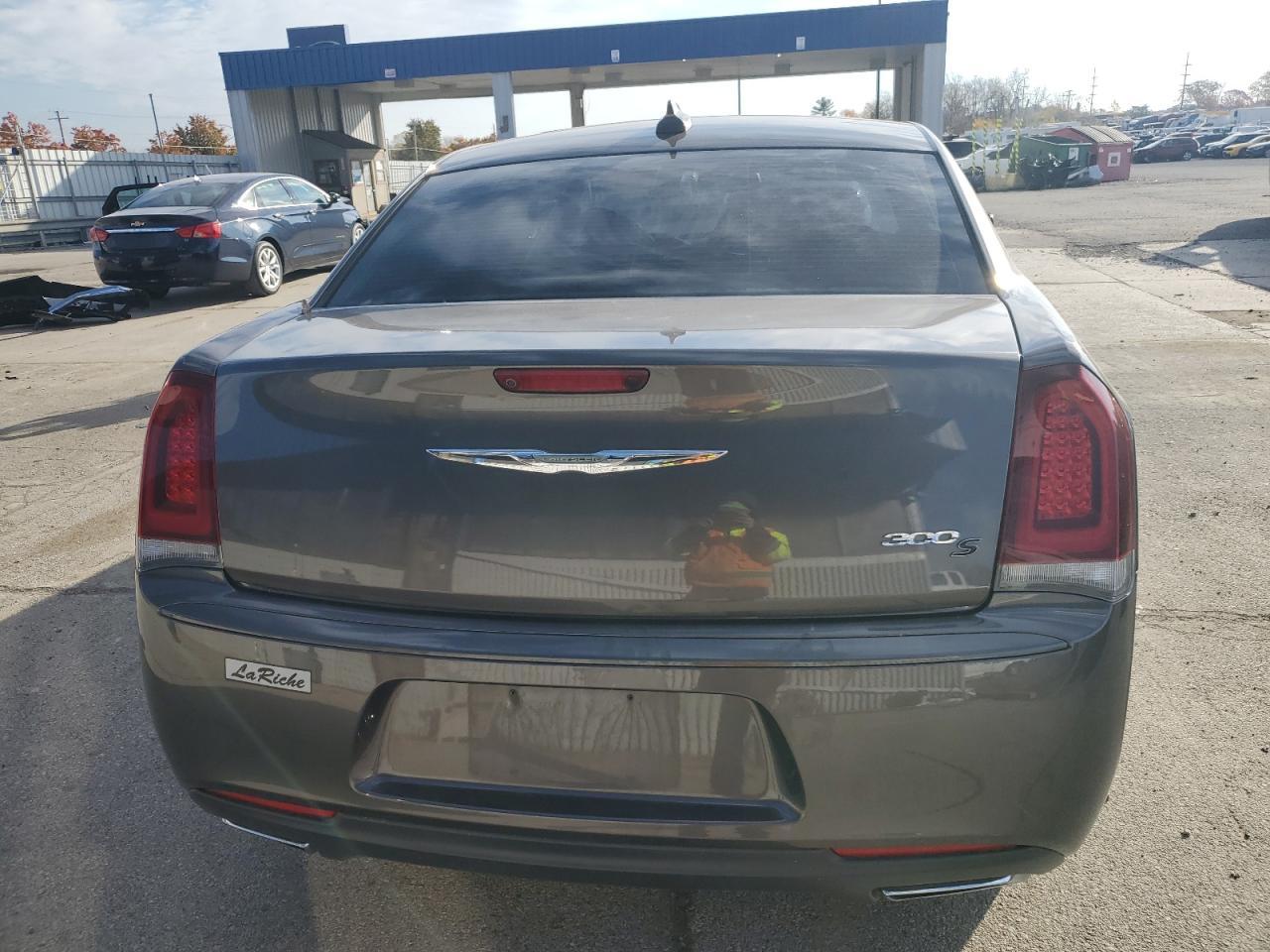 2016 Chrysler 300 s