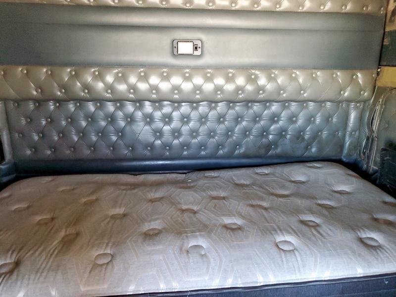 1999 Kenworth T600 Semi Truck