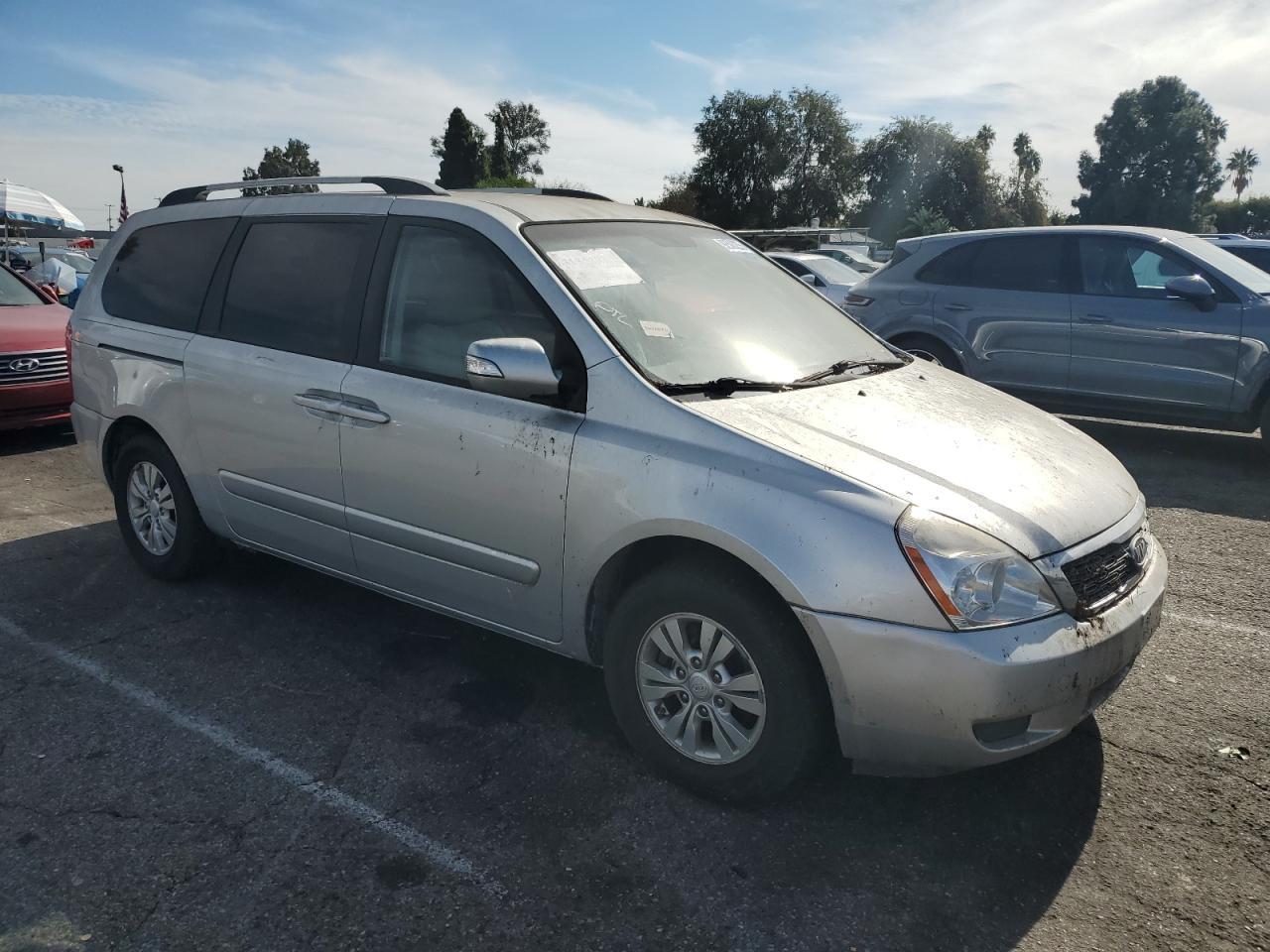 2012 KIA Sedona lx
