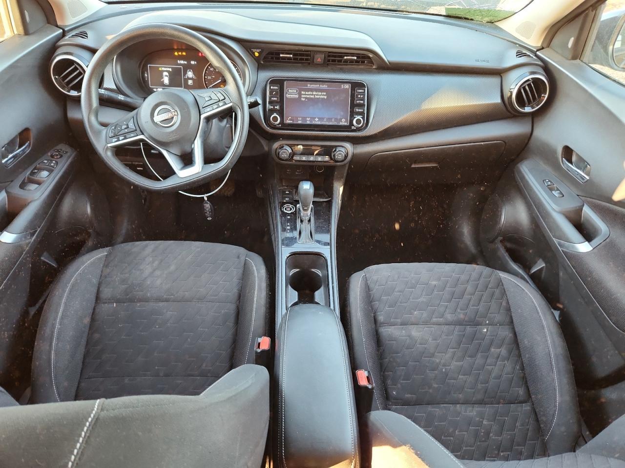 2022 Nissan Kicks sv