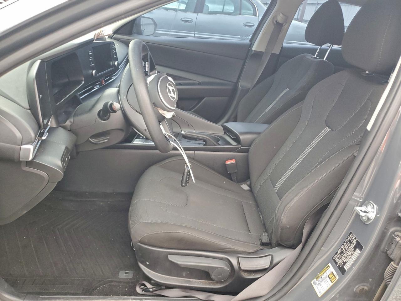 2025 Hyundai Elantra se