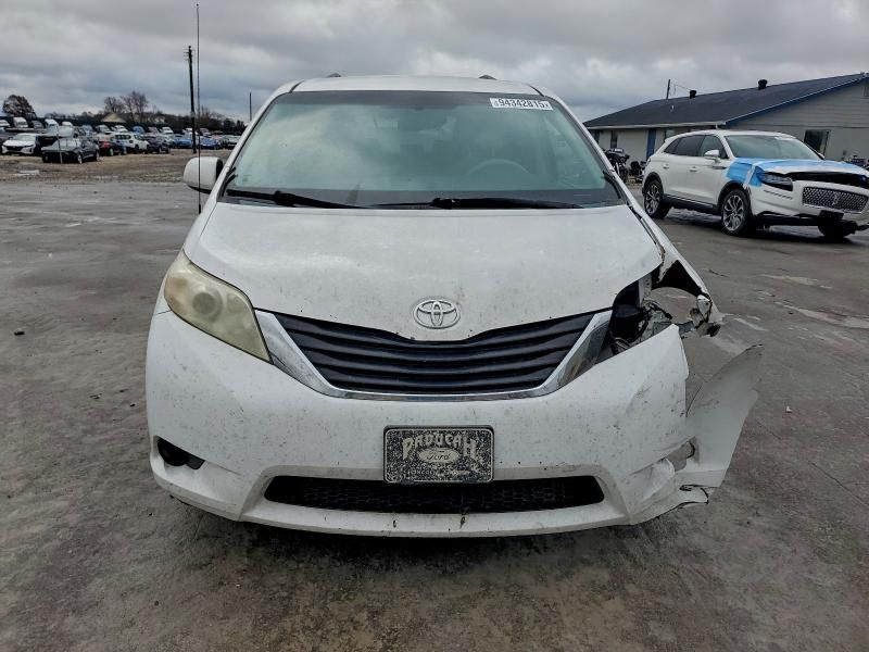 2013 Toyota Sienna le