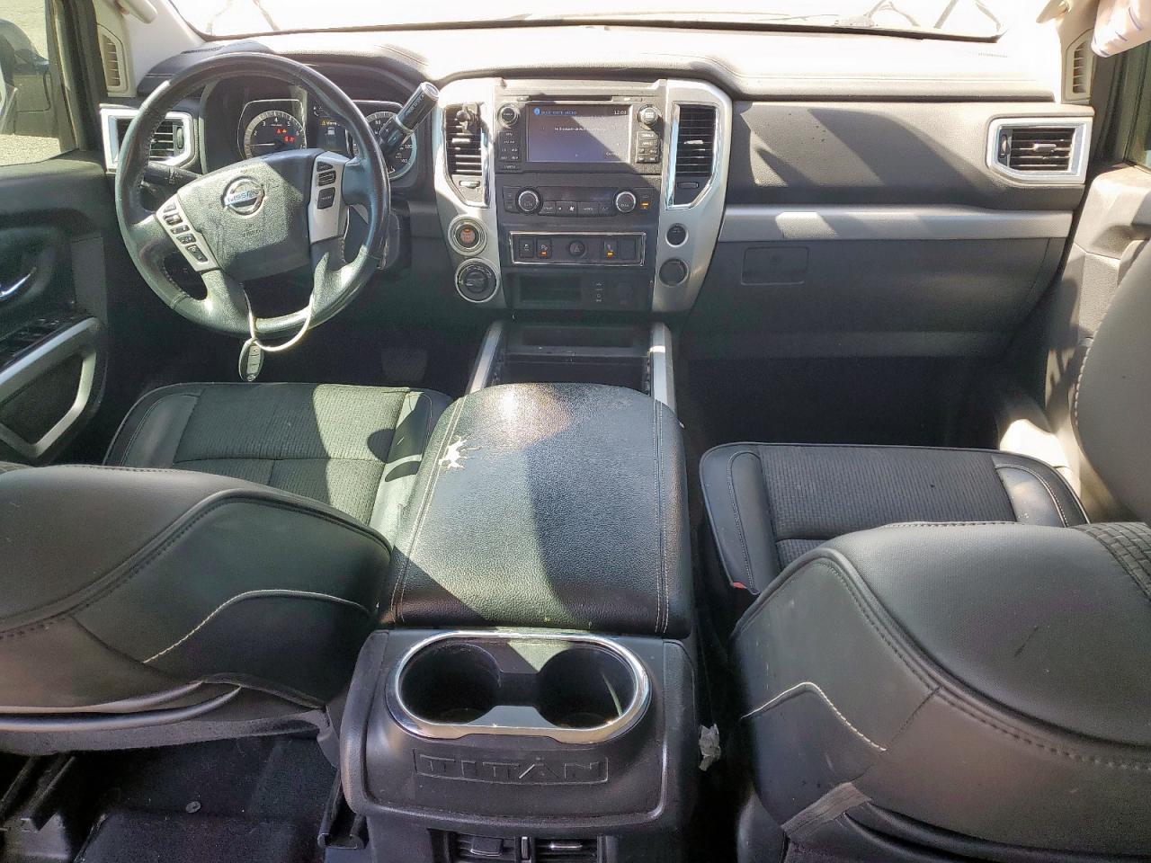 2017 Nissan Titan sv