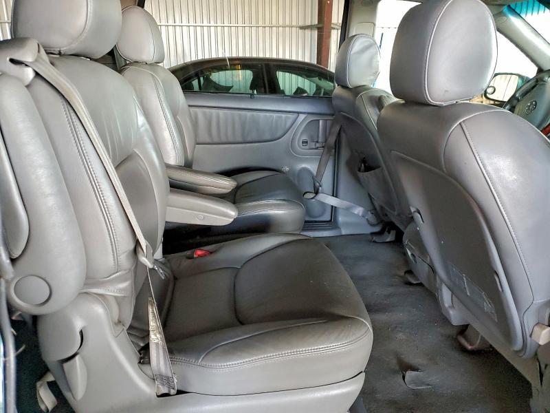 2004 Toyota Sienna