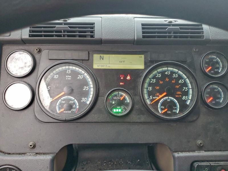 2016 Freightliner Cascadia box Truck