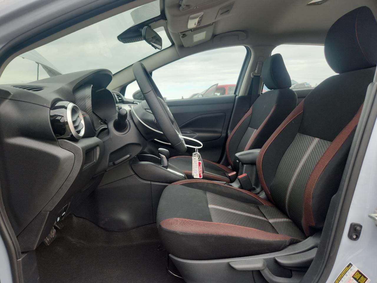 2025 Nissan Versa sr