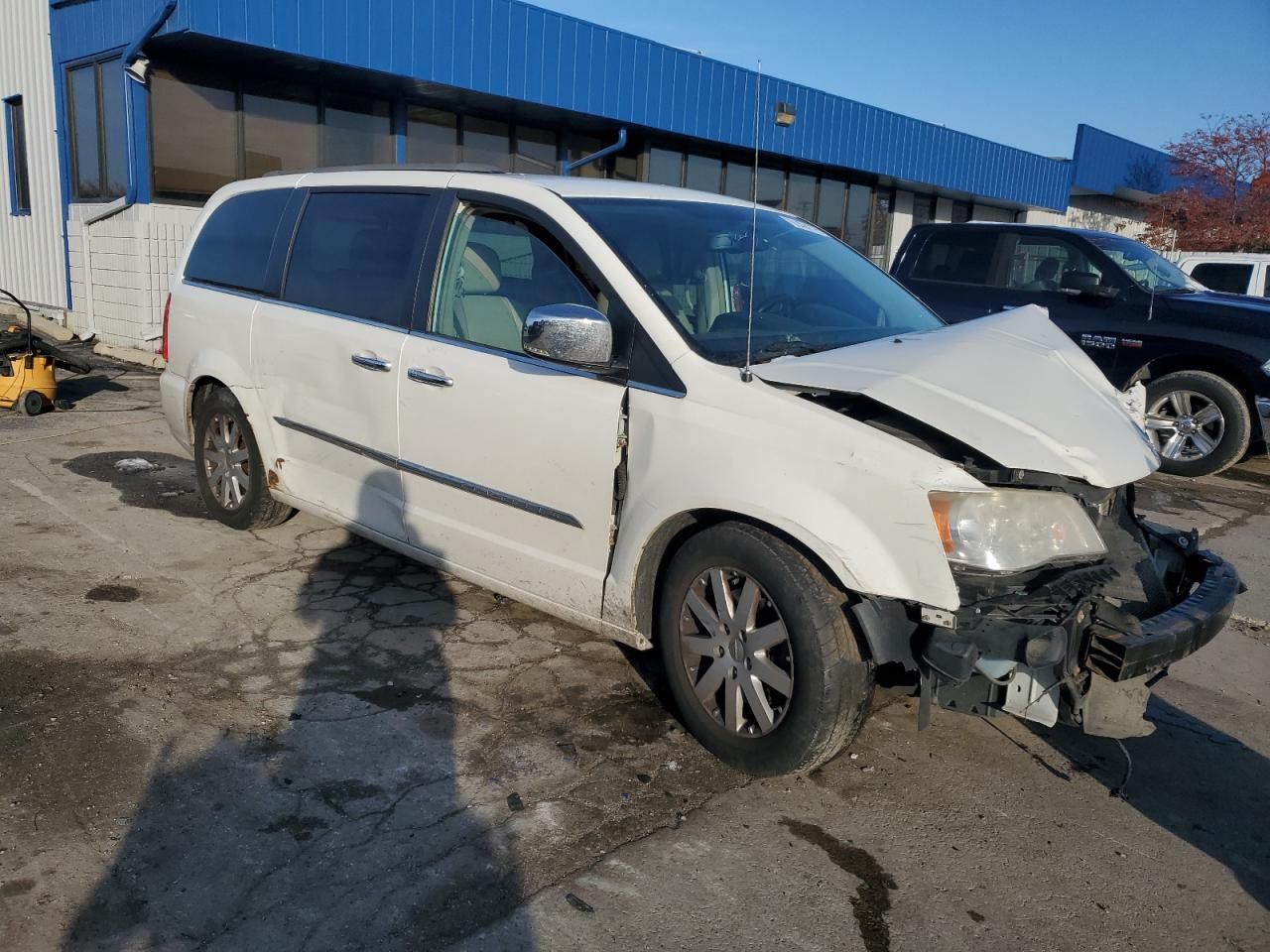 2012 Chrysler Town & Country Touring l