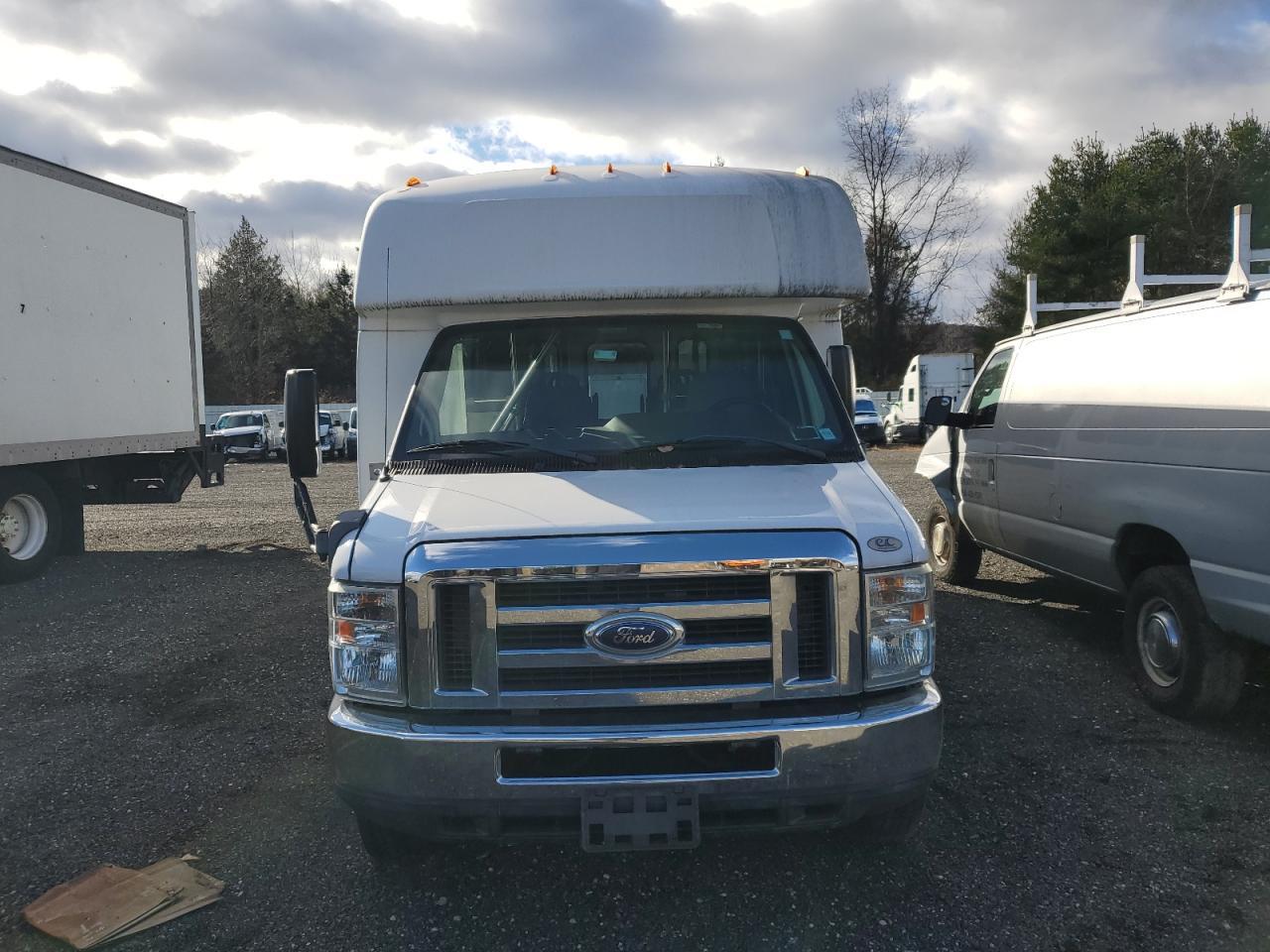 2013 Elkh 2013 Ford E350 Shuttle Bus