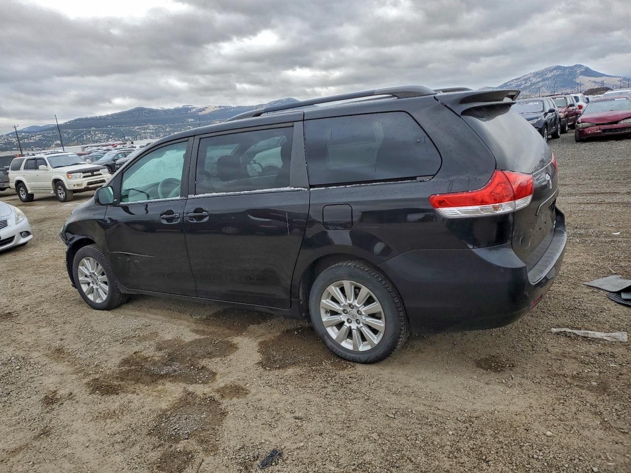2014 Toyota Sienna l 7-passenger