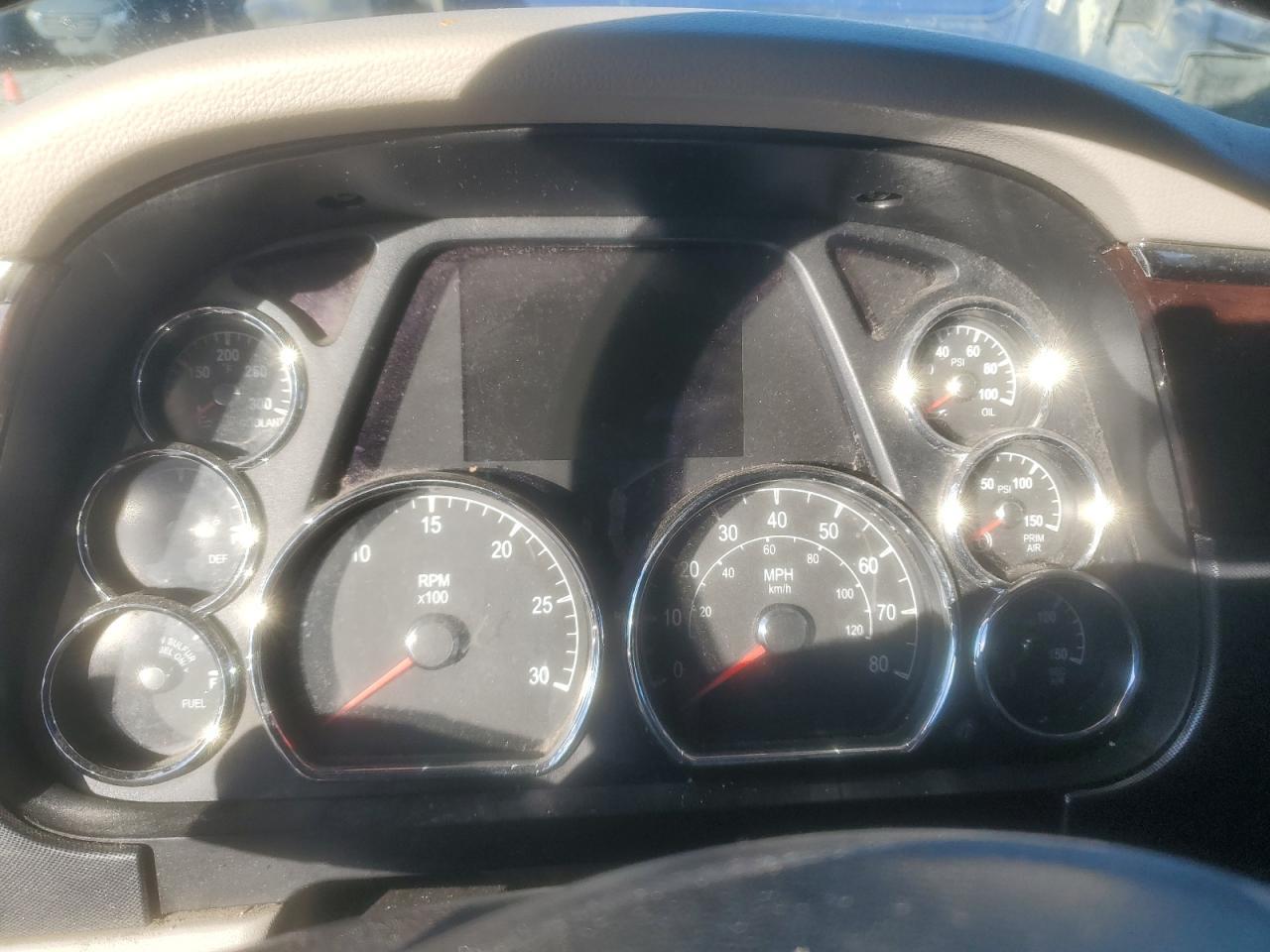 2020 Peterbilt 579 Semi Truck