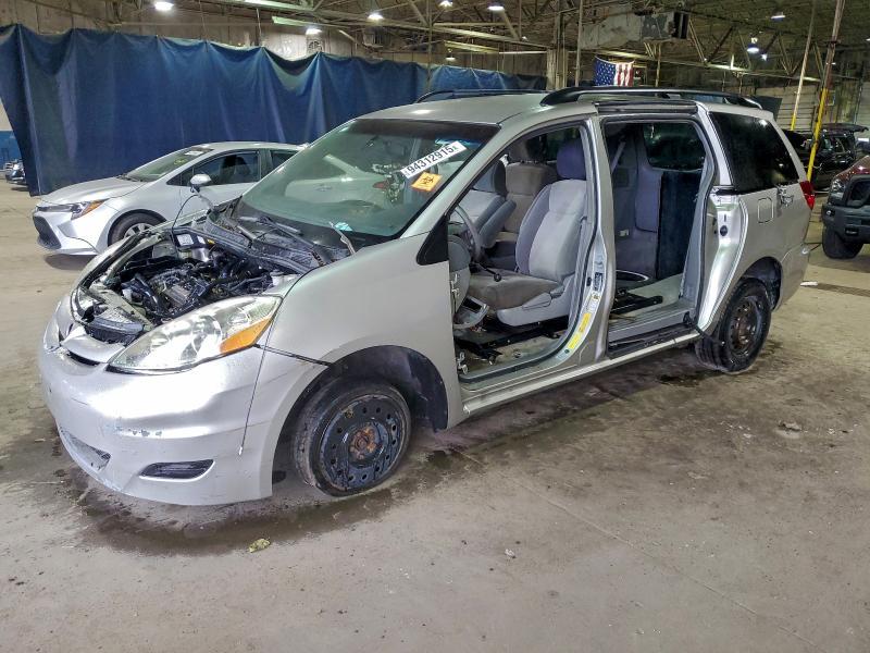 2010 Toyota Sienna le 8-passenger