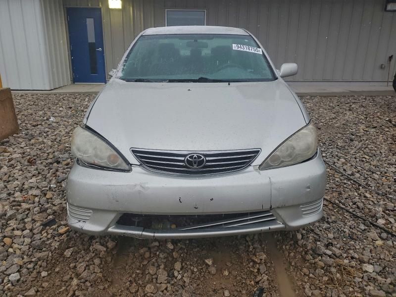 2005 Toyota Camry le