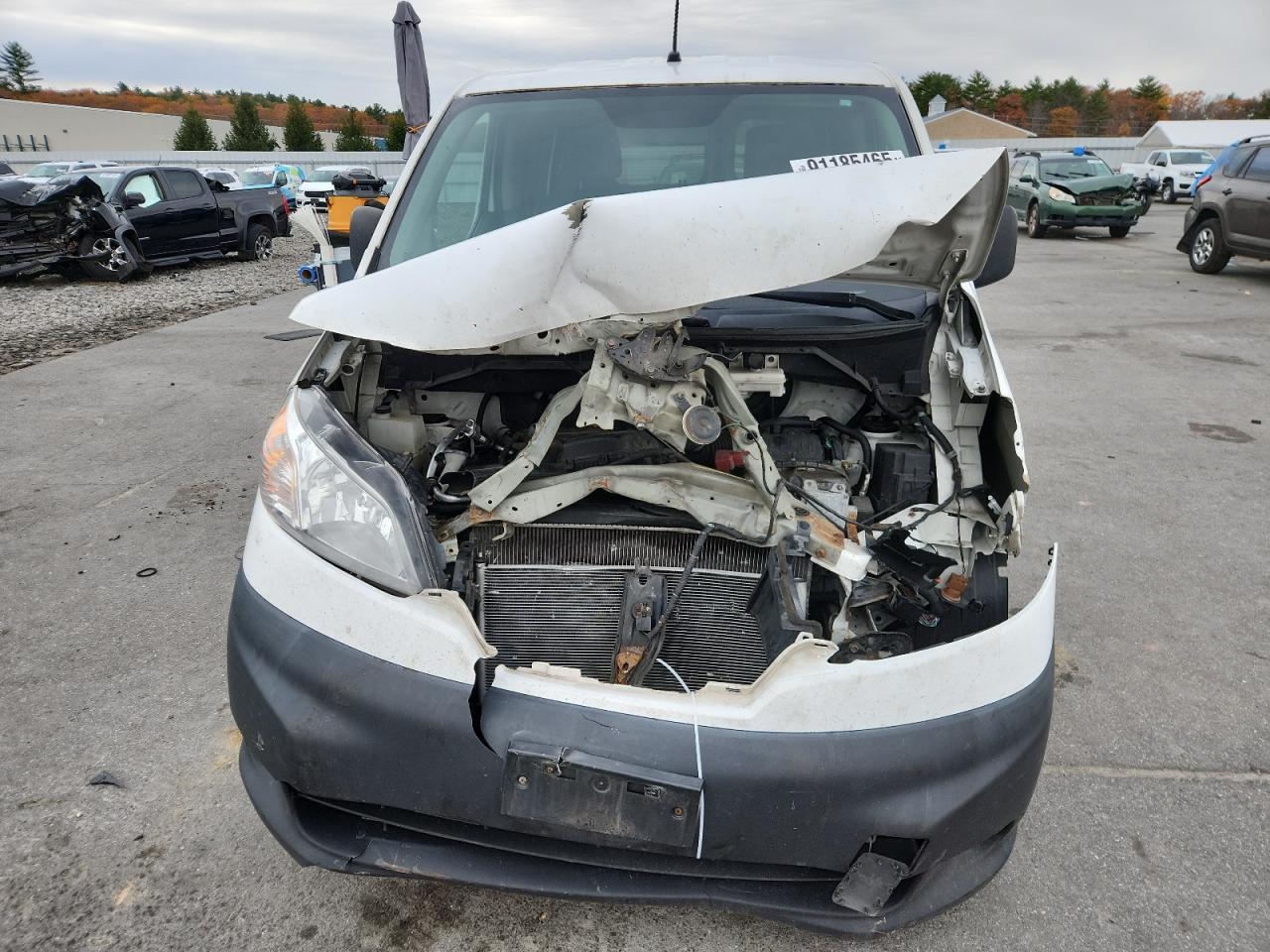 2014 Niss Nv200 2.5s