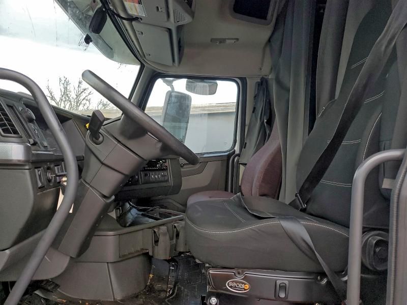 2020 Volvo VNR Semi Truck