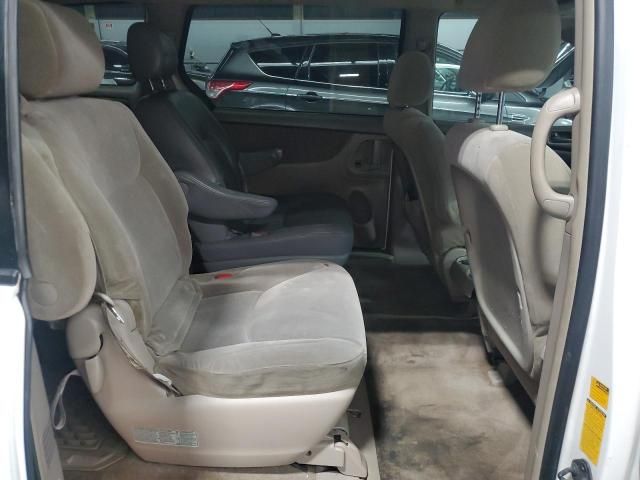 2005 Toyota Sienna le