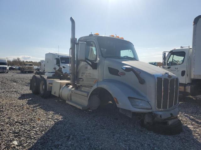 2019 Peterbilt 579 Semi Truck