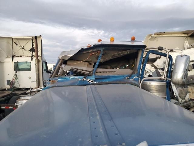 2023 Peterbilt 389 Semi Truck