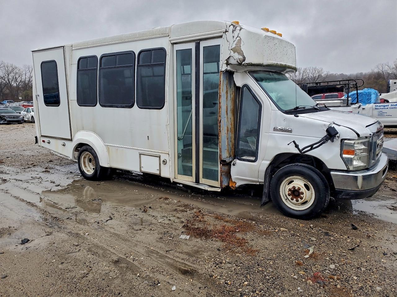 2016 Ford E450 Shuttle Bus