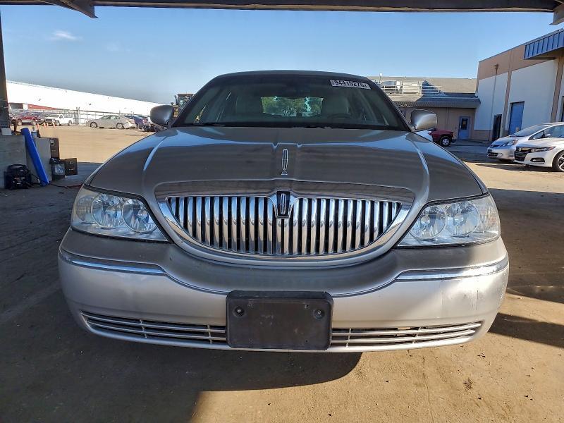 2007 Lincoln Town car Signature Limited