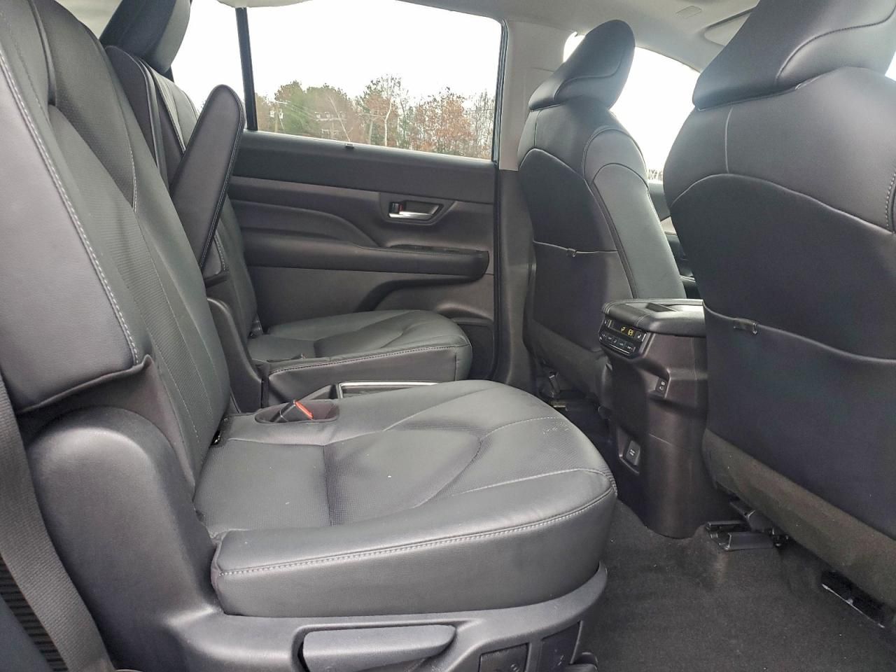 2025 Toyota Grand Highlander le