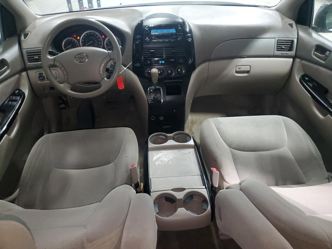 2005 Toyota Sienna le