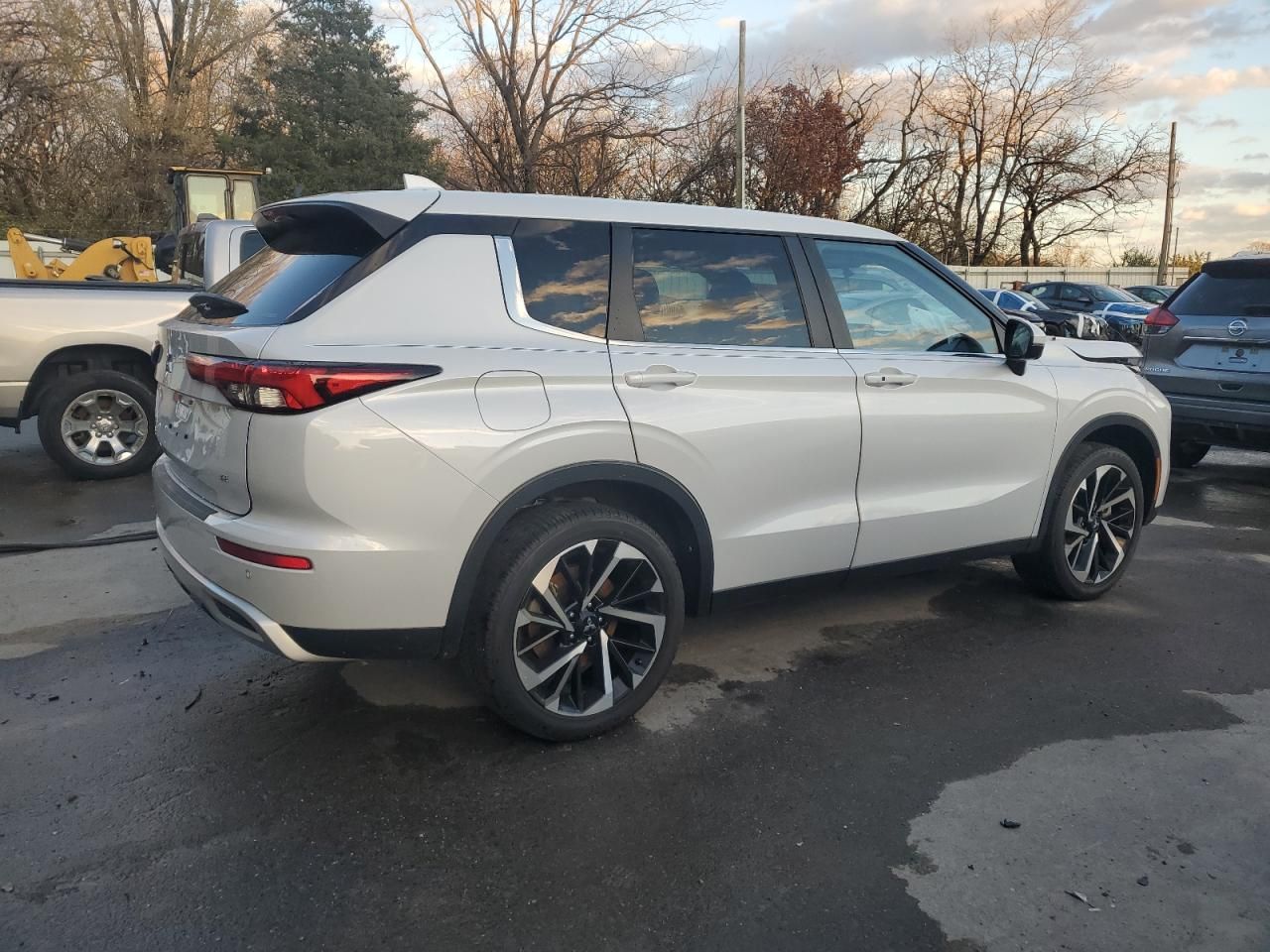 2023 Mitsubishi Outlander se