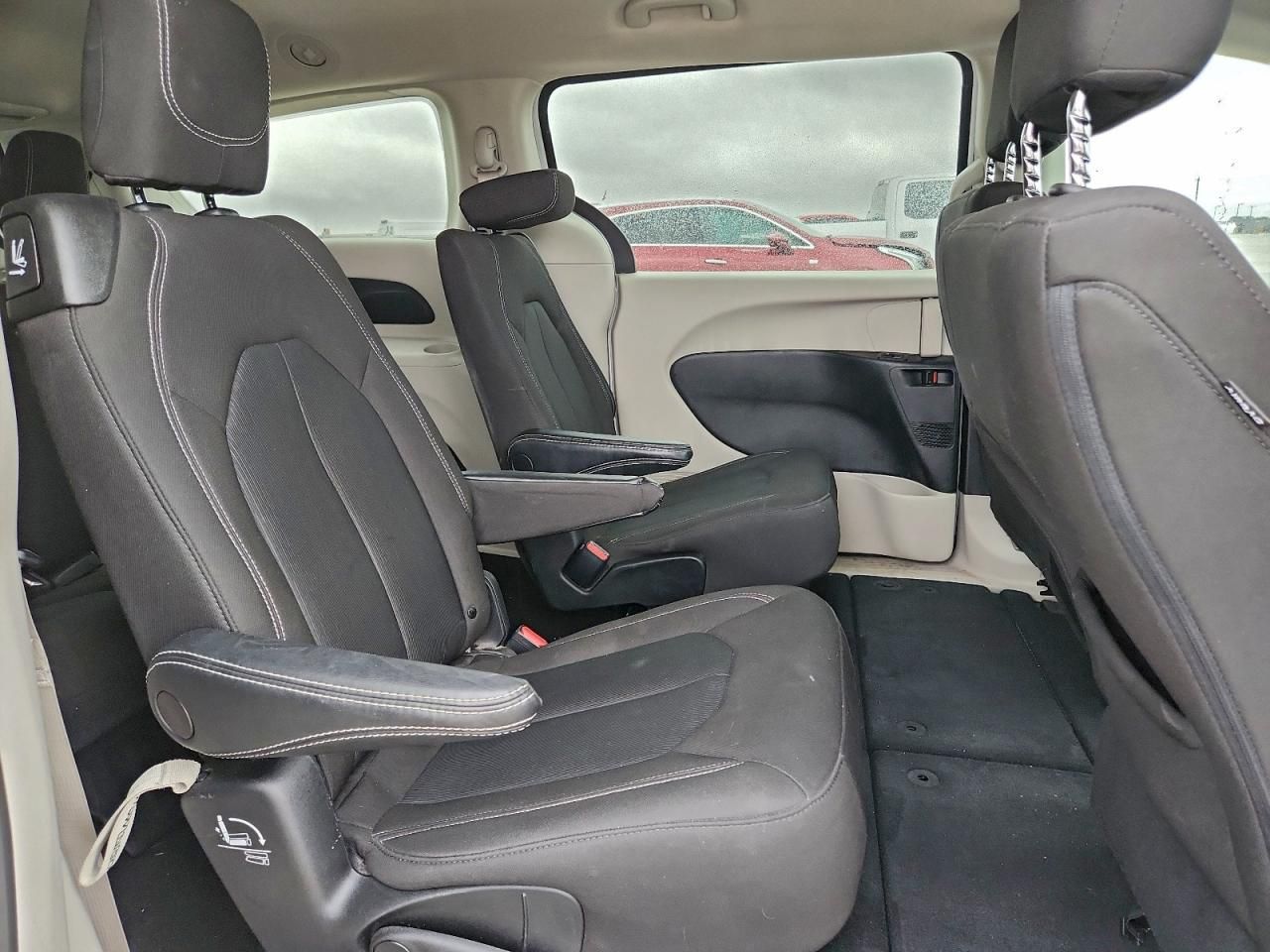 2023 Chrysler Voyager lx