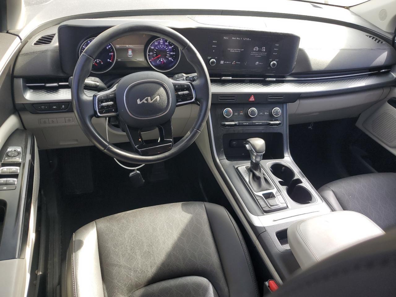 2022 KIA Carnival lx