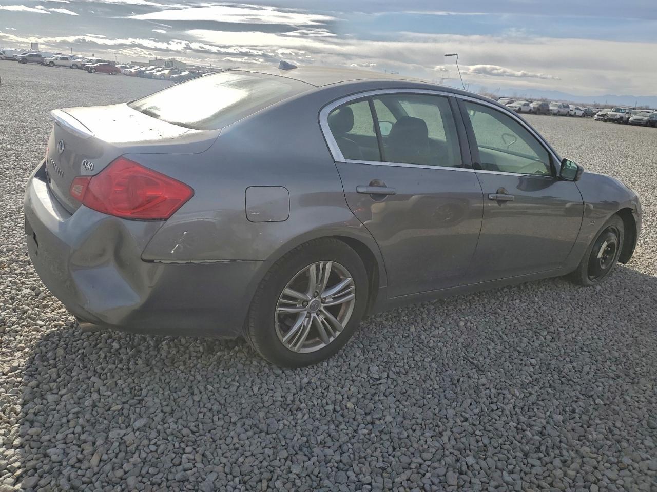 2015 Infiniti Q40