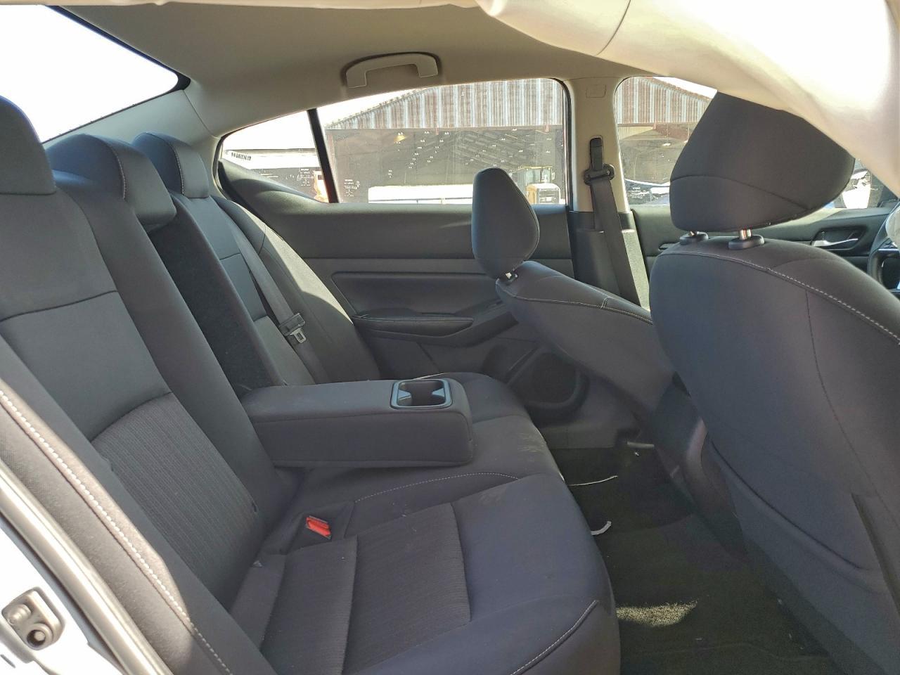 2024 Nissan Altima sv