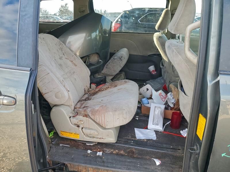 2011 Toyota Sienna le