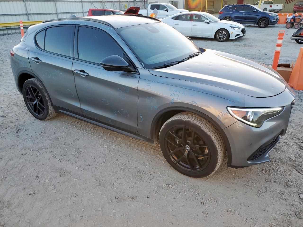 2019 Alfa Romeo Stelvio ti