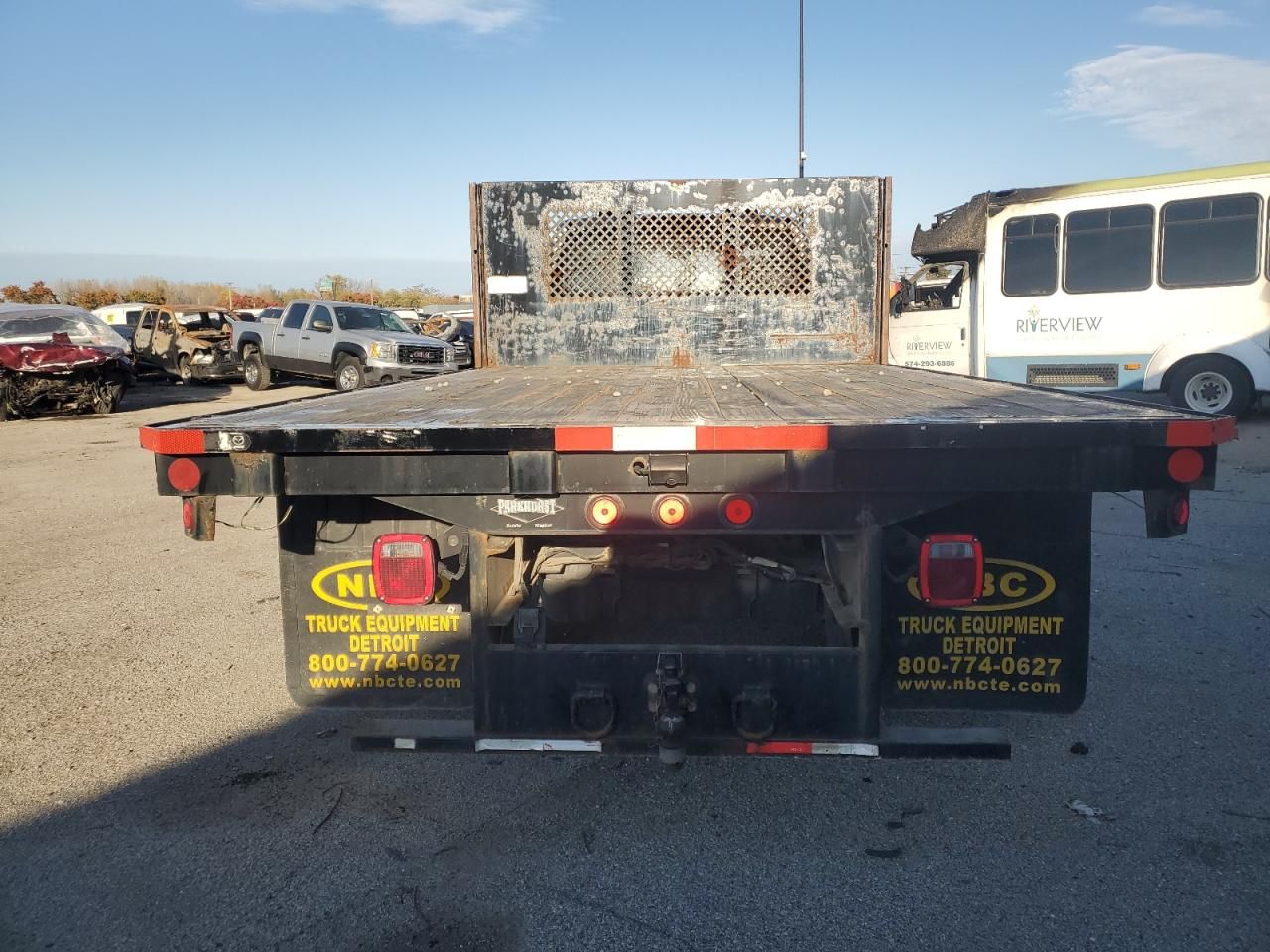 2022 Ford F350 Super Duty Flatbed Truck