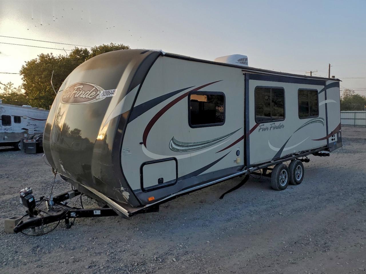 2015 Cruisers Yachts Trailer
