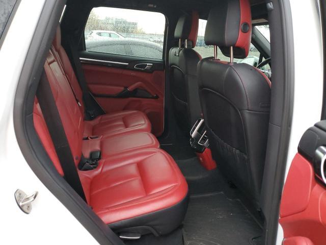 2016 Porsche Cayenne s