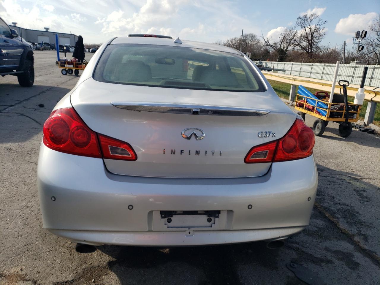 2012 Infiniti G37