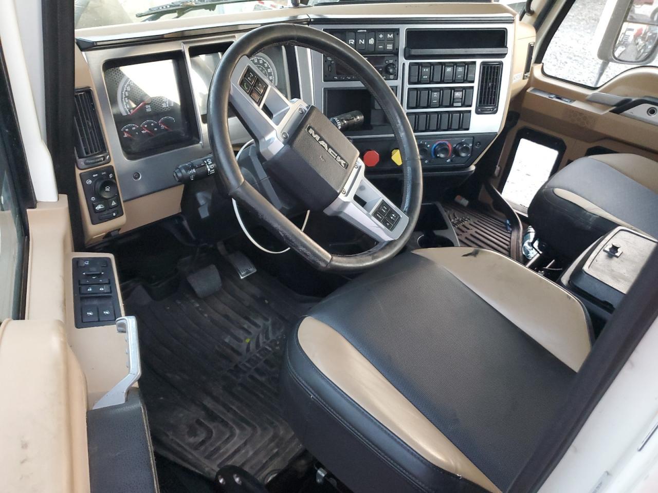 2022 Mack Anthem Semi Truck