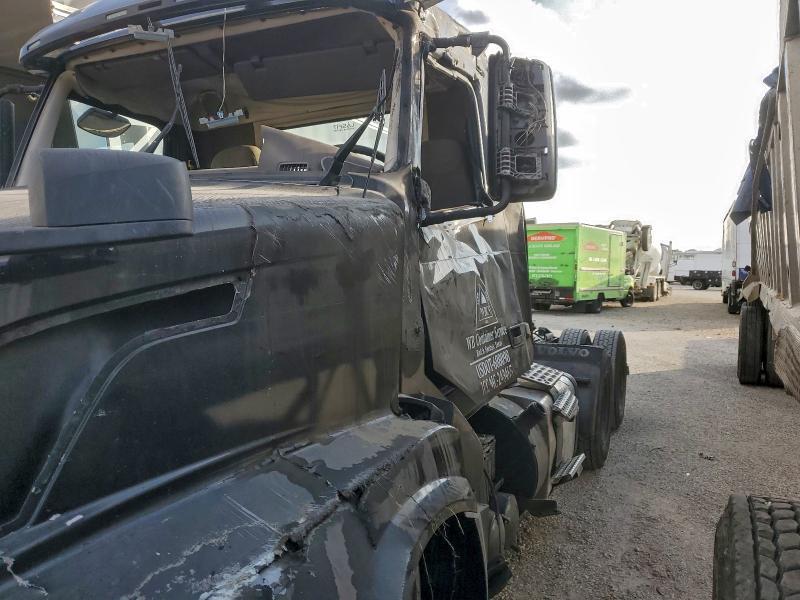 2014 Volv O vnl Semi Truck