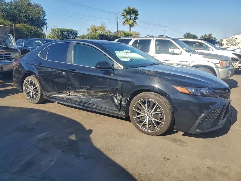 2021 Toyota Camry se