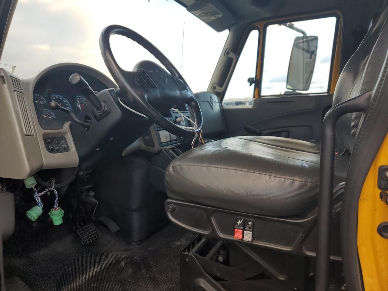 2013 International 4300 BOX Truck