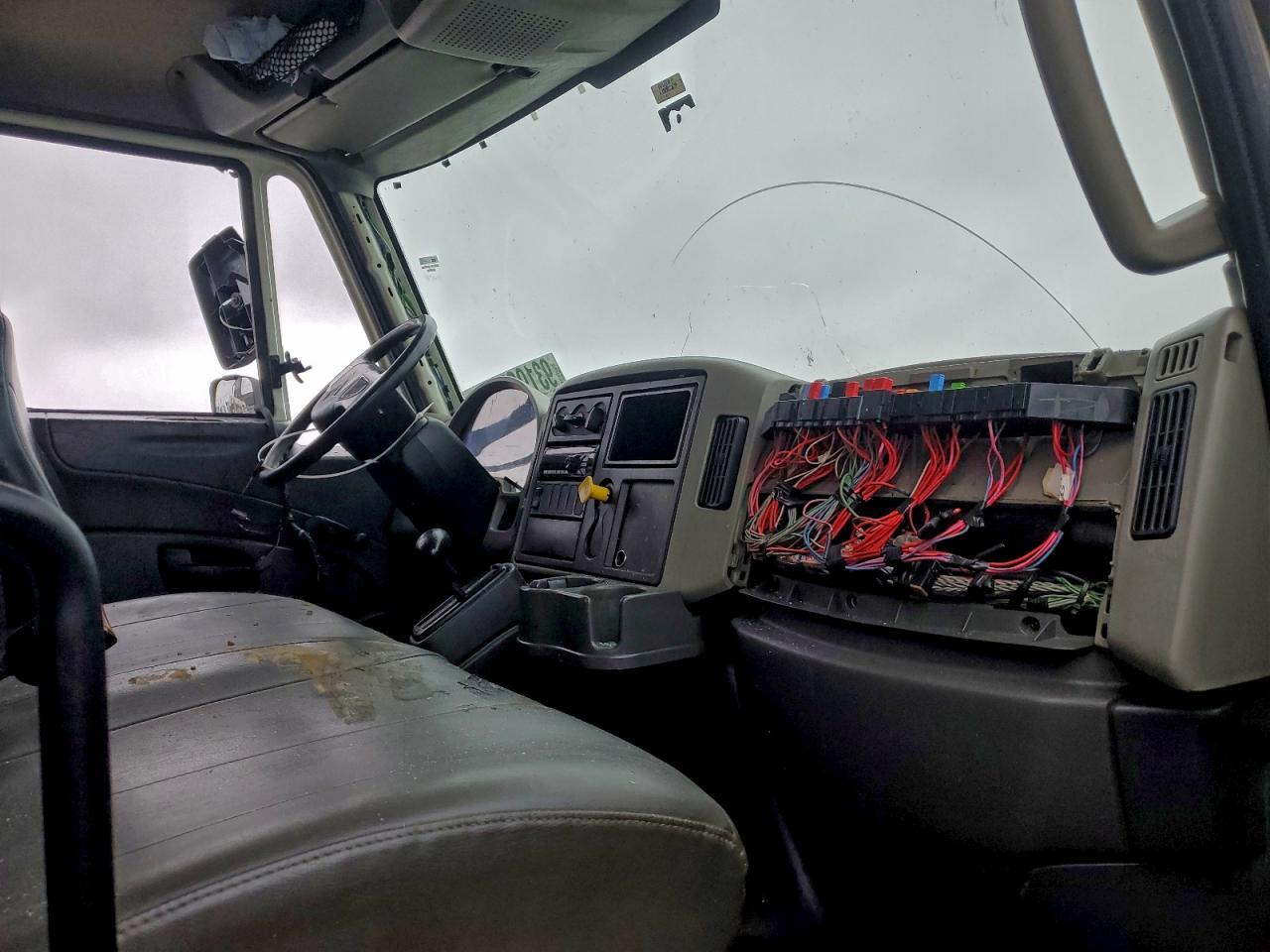 2018 International 4300 BOX Truck