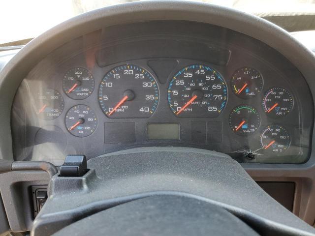2005 International 4400 box Truck